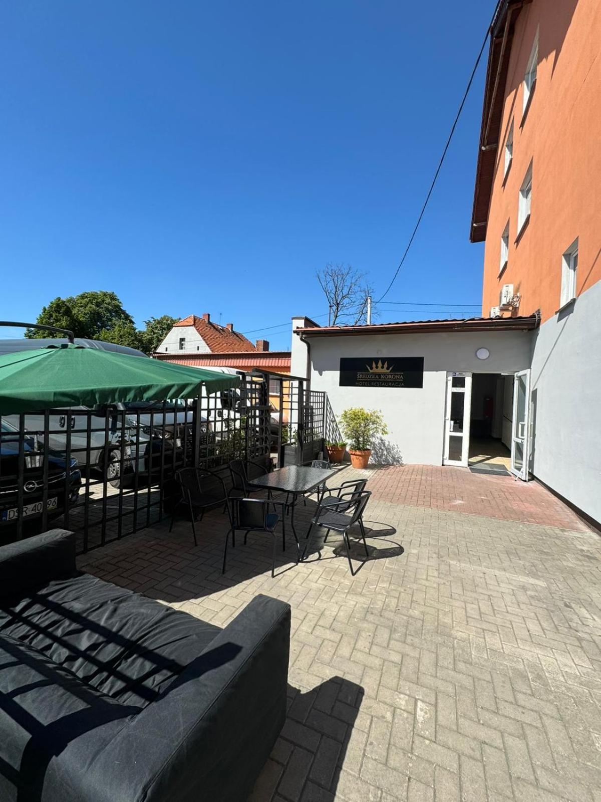 Hotel Sredzka Korona Środa Śląska Exteriér fotografie