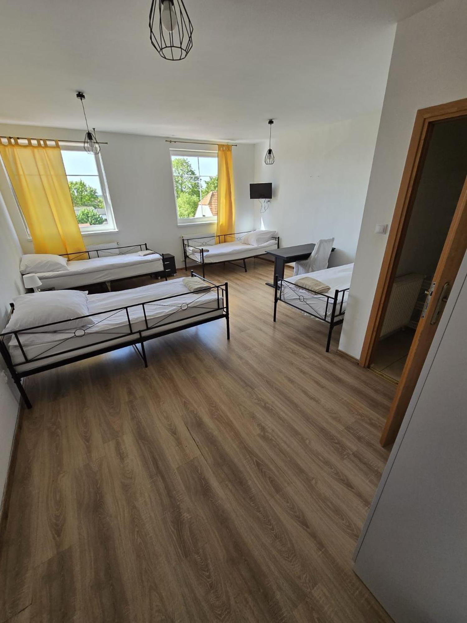 Hotel Sredzka Korona Środa Śląska Exteriér fotografie